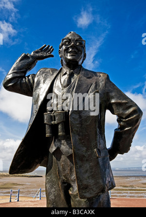 Eric Morecambe statue en bronze à Morecambe, Lancashire, au nord de l'Angleterre, Royaume-Uni Banque D'Images