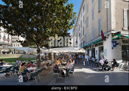 Café-bar en place du Général de Gaulle, quartier Vieux Port, Marseille, la Côte d'Azur, France Banque D'Images