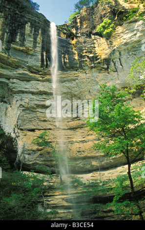 Chute d'Ozarks de l'ARKANSAS sur falaise en cascade dans la rivière Buffalo National Park Service U S Banque D'Images