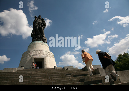 Monument commémoratif de guerre soviétique au Treptower Park à Berlin, Allemagne Banque D'Images