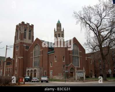 Première église baptiste de Oak Park (conçu par E. E. Roberts et construit en 1921) Oak Park. Le comté de Cook. L'Illinois. USA Banque D'Images