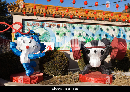 La Chine, Beijing, Gorge a Fuqian Westi Tourist Park. Les mascottes olympiques. Banque D'Images