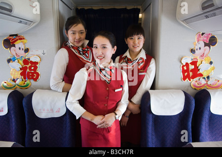La Chine, Beijing. Nouvel An chinois - agents de bord sur un Nouvel An vol transportant les passagers à leurs villes d'origine. Banque D'Images