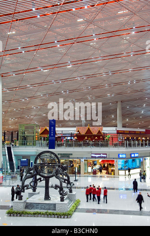 La Chine, Beijing, Beijing Capital Airport. Partie de nouveau Terminal 3 bâtiment inauguré en février 2008, deuxième plus grand bâtiment au monde. Banque D'Images