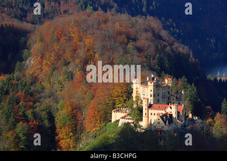 Château de Hohenschwangau allumé château du Haut Swan a été le comté de résidence de la petite enfance du Roi Ludwig II de Bavière et a été construit Banque D'Images