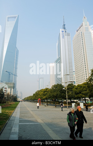 La Chine, Shanghai, Pudong New Area. Les gratte-ciel modernes et plus haut bâtiment de la Chine continentale la 'Shanghai World Financial Center'. Banque D'Images