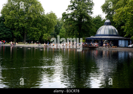 Pavilion Cafe sur le lac au parc Victoria, Hackney, Londres Banque D'Images