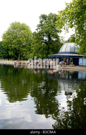 Pavilion Cafe sur le lac au parc Victoria, Hackney, Londres Banque D'Images