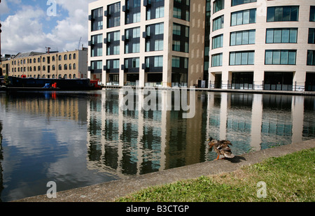 Regents Canal au bassin Battlebridge, Kings Cross, London Banque D'Images