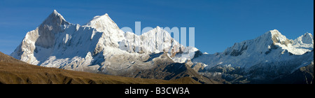 Vue panoramique de Huandoy Sur Nevado Pisco à. Anqosh Valley Parc National Huascarán, du Pérou. Banque D'Images