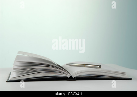 Bloc-notes avec stylo Banque D'Images