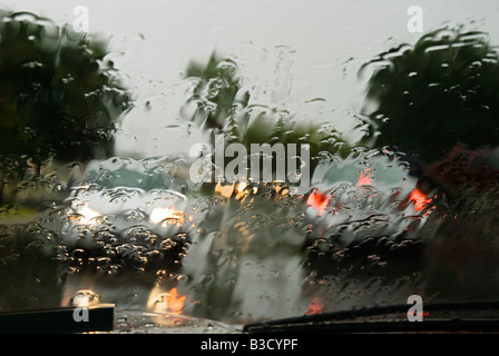 La pluie sur le pare-brise de voiture de la tempête tropicale Fay Gainesville Florida 82208 Banque D'Images