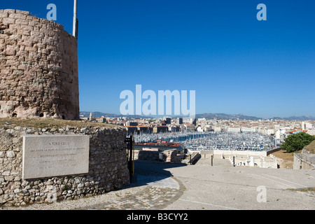 Vue sur le Vieux Port de Fort St Nicolas à l'entrée du port, Marseille, la Côte d'Azur, France Banque D'Images