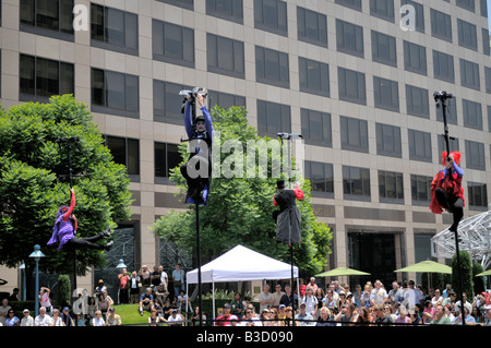 Groupe performance australienne Strange Fruit amusant dans le centre-ville de Los Angeles, Californie Banque D'Images