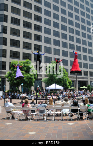 Groupe performance australienne Strange Fruit amusant dans le centre-ville de Los Angeles, Californie Banque D'Images