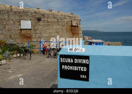 Sandycove quarante pied lieu de baignade en mer d'Irlande Co Dublin Irlande Banque D'Images