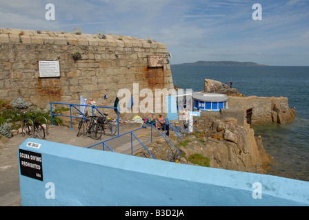 Sandycove quarante pied lieu de baignade en mer d'Irlande Co Dublin Irlande Banque D'Images