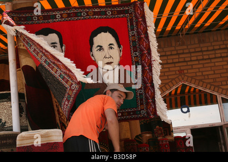 Boutique de tapis à Urgench, Ouzbékistan Banque D'Images