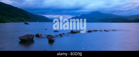 Vue sur le Ben Lomond de Luss, sur le Loch Lomond, Ecosse, Royaume-Uni Banque D'Images