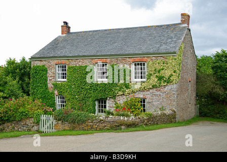 Une ferme traditionnelle construite en brique à Cornwall, Angleterre, Royaume-Uni Banque D'Images