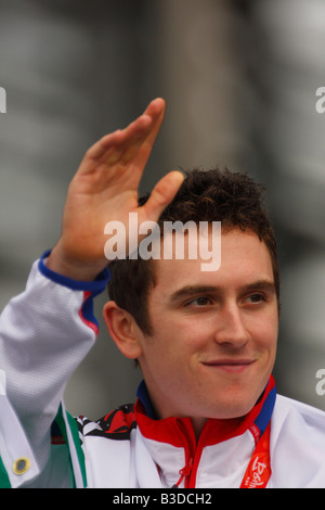 Le gallois athlète olympique, Geraint Thomas, qui a remporté une médaille d'or à vélo dans les Jeux Olympiques de Beijing de 2008, célèbre à Cardiff Banque D'Images