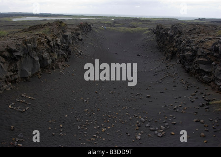 Un écart entre les deux continents près de Keflavik, Islande. C'est l'endroit où les plaques tectoniques américaines et européennes. Banque D'Images