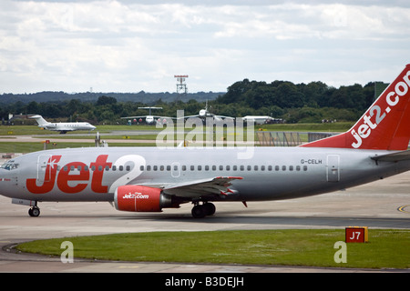 Avion qui circulait au sol à l'Aéroport International de Manchester Banque D'Images