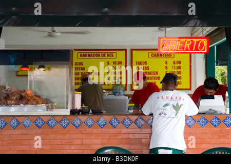 Déjeuner dans le Mercado 28 à Cancun au Mexique Banque D'Images