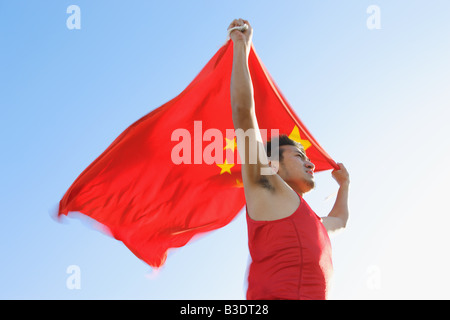 Le drapeau de la Chine tenue athlète Banque D'Images
