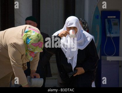 Boire de l'eau Saint Mevlana Konya Turquie Banque D'Images