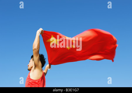 Le drapeau de la Chine tenue athlète Banque D'Images