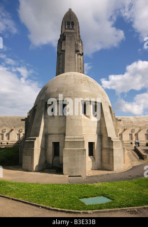 Verdun, France. L'ossuaire dans le cimetière militaire de Verdun Banque D'Images