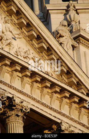 Détail architectural sur face Ouest de la Cathédrale St Paul London England Banque D'Images