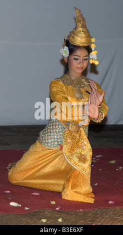 Jeune danseuse Apsara à Siem Reap, Cambodge Banque D'Images