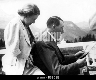 Hitler, Adolf, 20.4.1889 - 30.4.1945, politicien allemand (NSDAP) Chancelier depuis 30.1.1933, privé, avec Eva Braun à Berghof, Obersalzberg, 1930, National Socialism, Banque D'Images