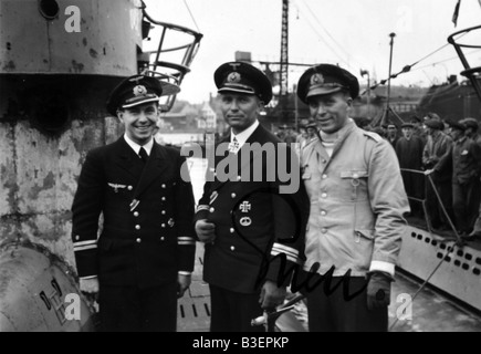 Prien, Günther, 16.1.1908 - 7.3.1941, officier de marine allemand (au milieu), avec ses officiers sur le pont d'un sous-marin, vers 1940, signature, lieutenant, marine, seconde Guerre mondiale, seconde Guerre mondiale, guerre navale, Allemagne, troisième Reich, , Banque D'Images