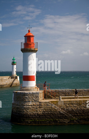 Les phares de l'entrée du Port Tudy (île de Groix - France). Feux d'entrée de port, à Port Tudy (île de Groix - France). Banque D'Images