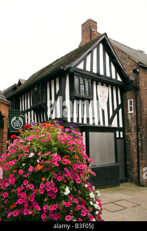 Le Chesterfield Derbyshire UK Royal Oak Inn Shambles C12th plus vieux pub Chesterfields Banque D'Images