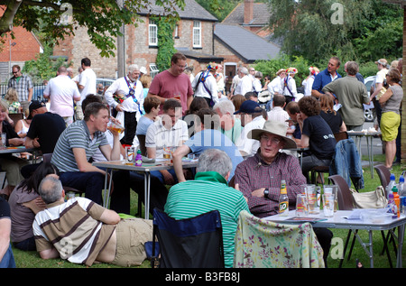 2008 personnes à la fête de la bière de Harbury, Warwickshire, England, UK Banque D'Images