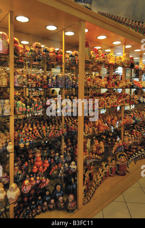 Poupées russes en abondance à un magasin de jouet de Prague Banque D'Images