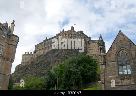 Le Château d'Édimbourg à partir de la ville du marché de l'herbe Banque D'Images