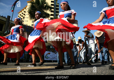 Les participants au cours de la scène de carnaval Carnaval Santo Domingo, République Dominicaine Banque D'Images