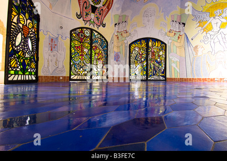 Europe France Provence Frejus Notre Dame de Jérusalem conçu par Cocteau Banque D'Images