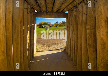Sur une inclinaison Village de Ft Abraham Lincoln State Park près de Mandans Dakota du Nord Banque D'Images