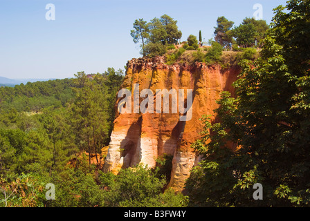 Les roches ocres à Roussillon, Provence Banque D'Images