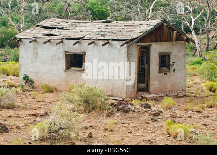 Il y a bien longtemps bâtiment abandonné dans une partie très rurale de l'Utah. Stock Photography par cahyman. Banque D'Images