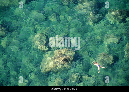 Vue aérienne de nageur de mer tropical bleu clair Banque D'Images