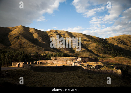 La forteresse Inca de Puka Pukara (Fort Rouge) près de Cusco, Pérou Banque D'Images