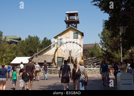 Disneyland Resort à Anaheim, Californie entertainment Grizzly River Run aventure rafting blanc mine abandonnée Banque D'Images