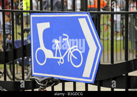 Pedicab direction Hackney London England UK Banque D'Images